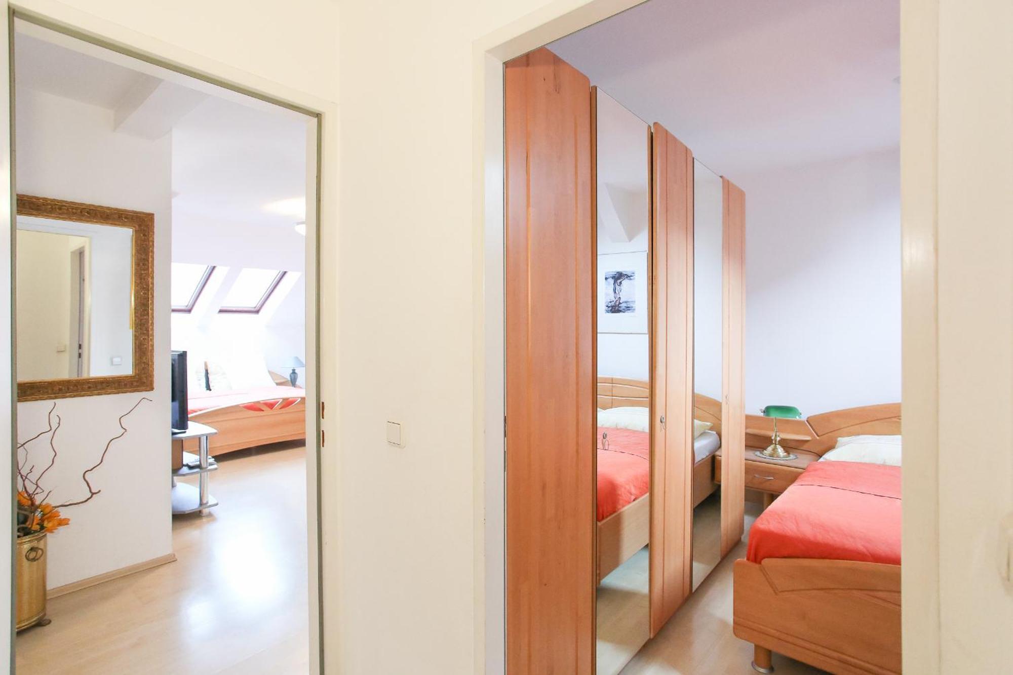 Mozart Apartments Виена Стая снимка