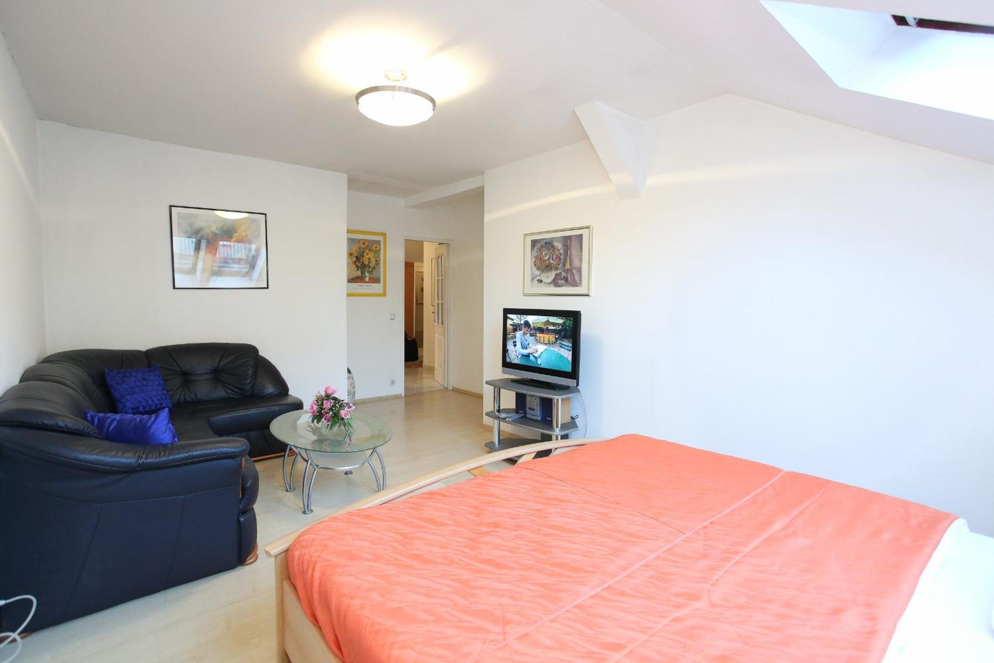 Mozart Apartments Виена Стая снимка
