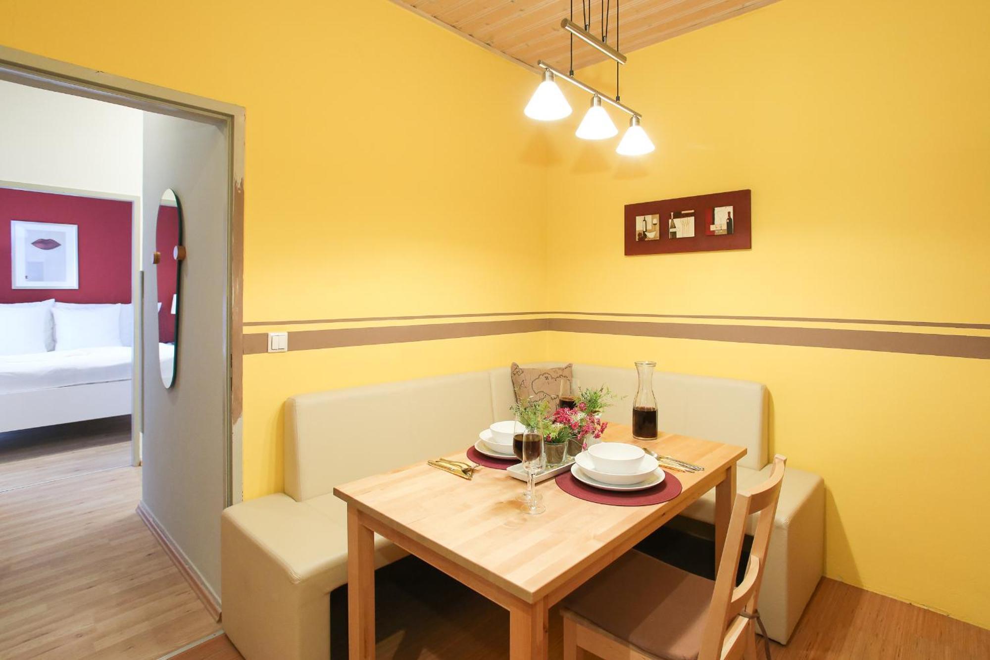 Mozart Apartments Виена Стая снимка