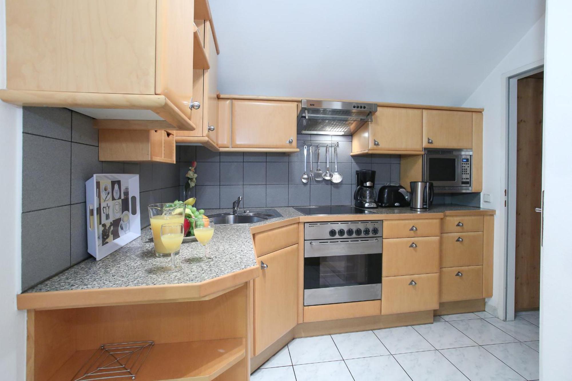 Mozart Apartments Виена Стая снимка