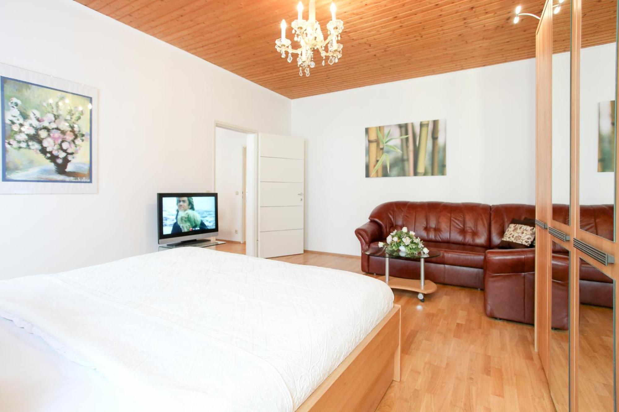 Mozart Apartments Виена Стая снимка