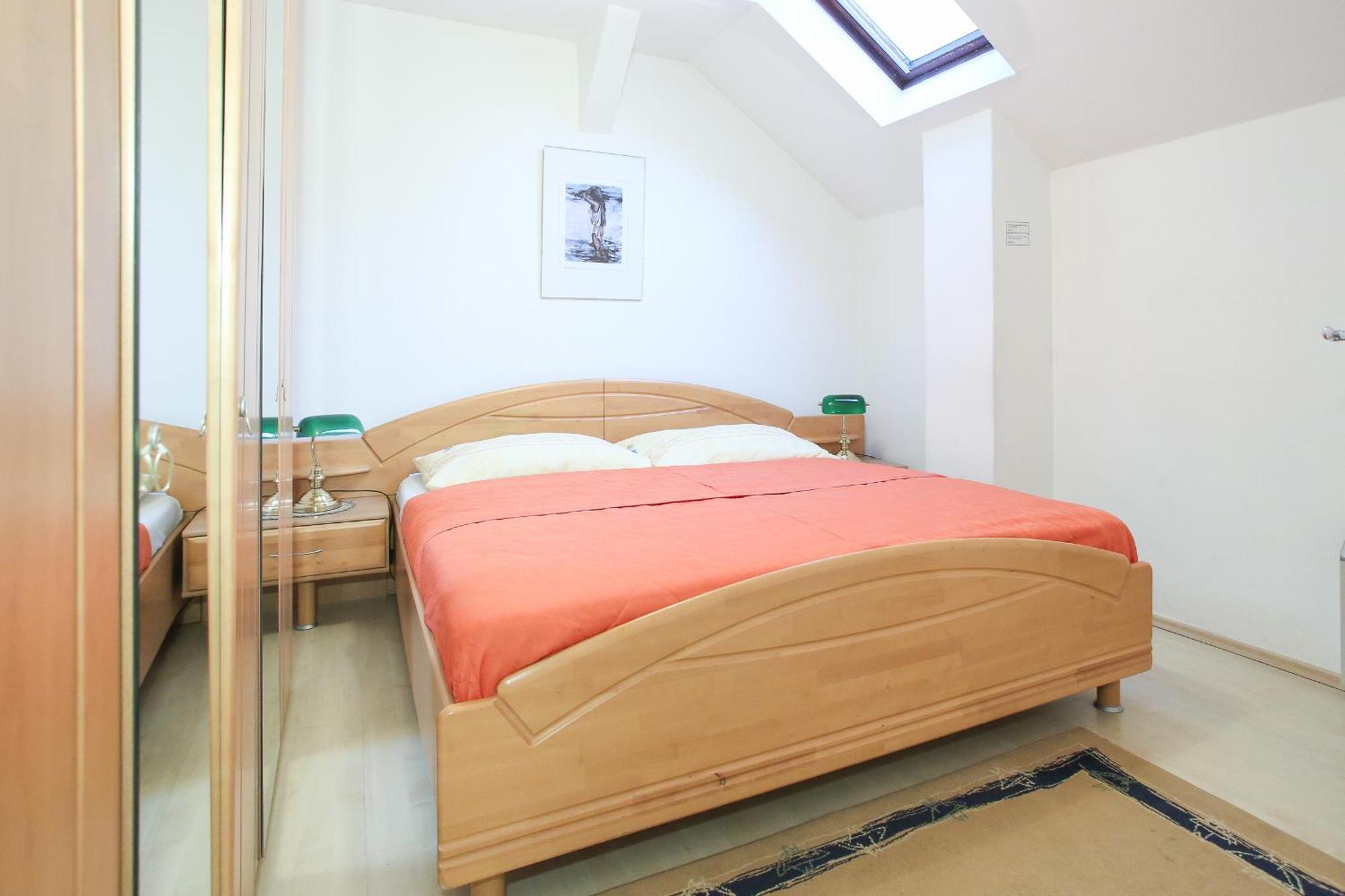 Mozart Apartments Виена Стая снимка